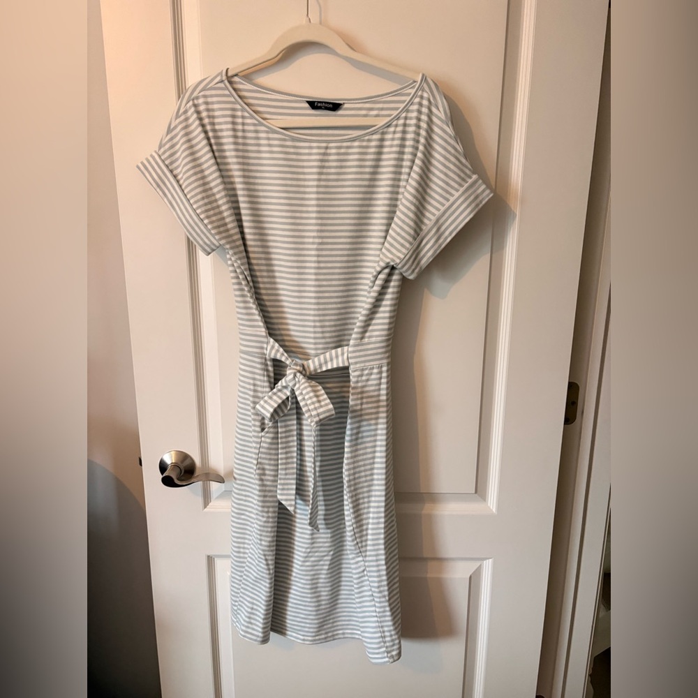 Casual Striped Tie-Waist Dress - White & Light Gray